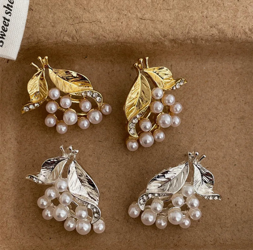 Gold plated anti tarnish Grapes design pearl earring
